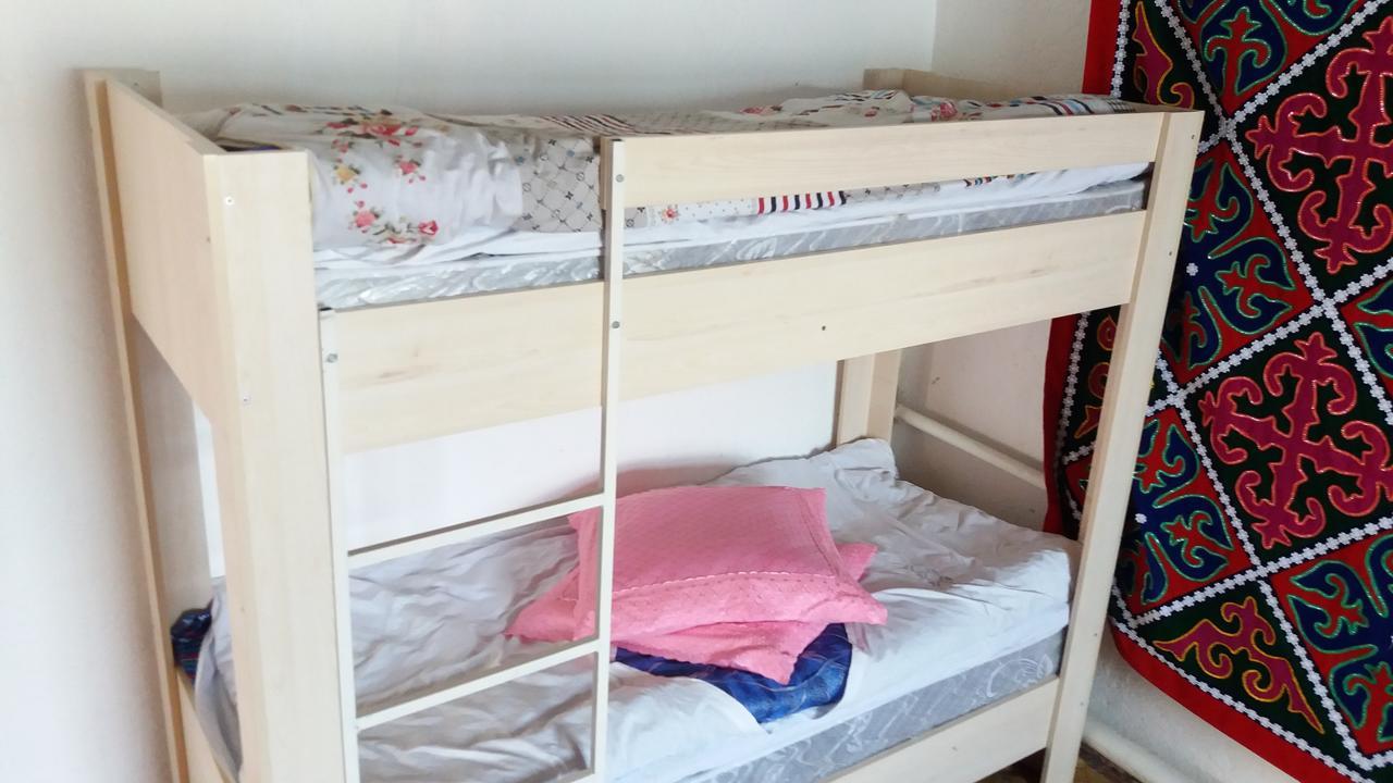 Happy Hostel In Kochkor מראה חיצוני תמונה