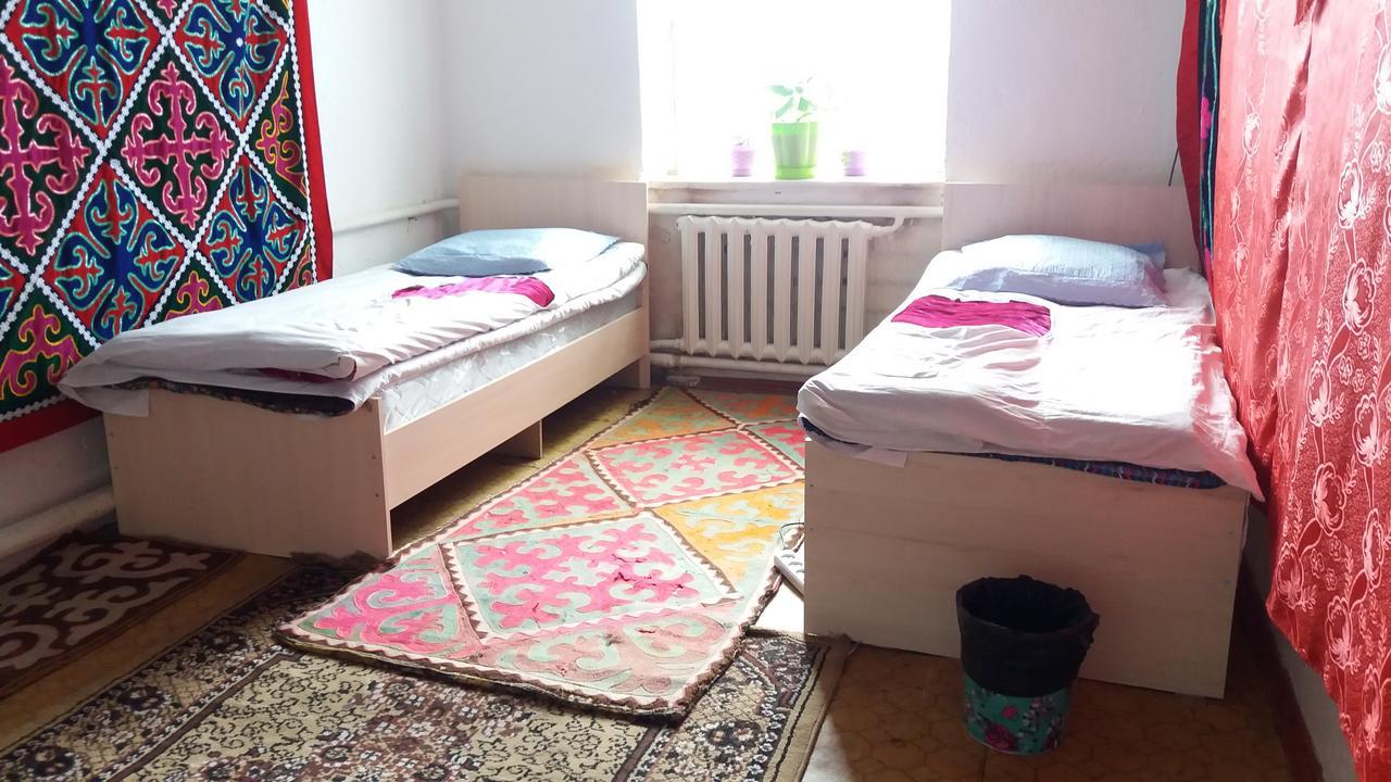 Happy Hostel In Kochkor מראה חיצוני תמונה
