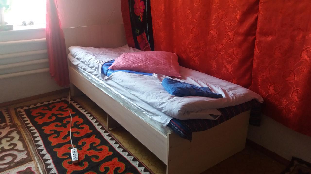 Happy Hostel In Kochkor מראה חיצוני תמונה