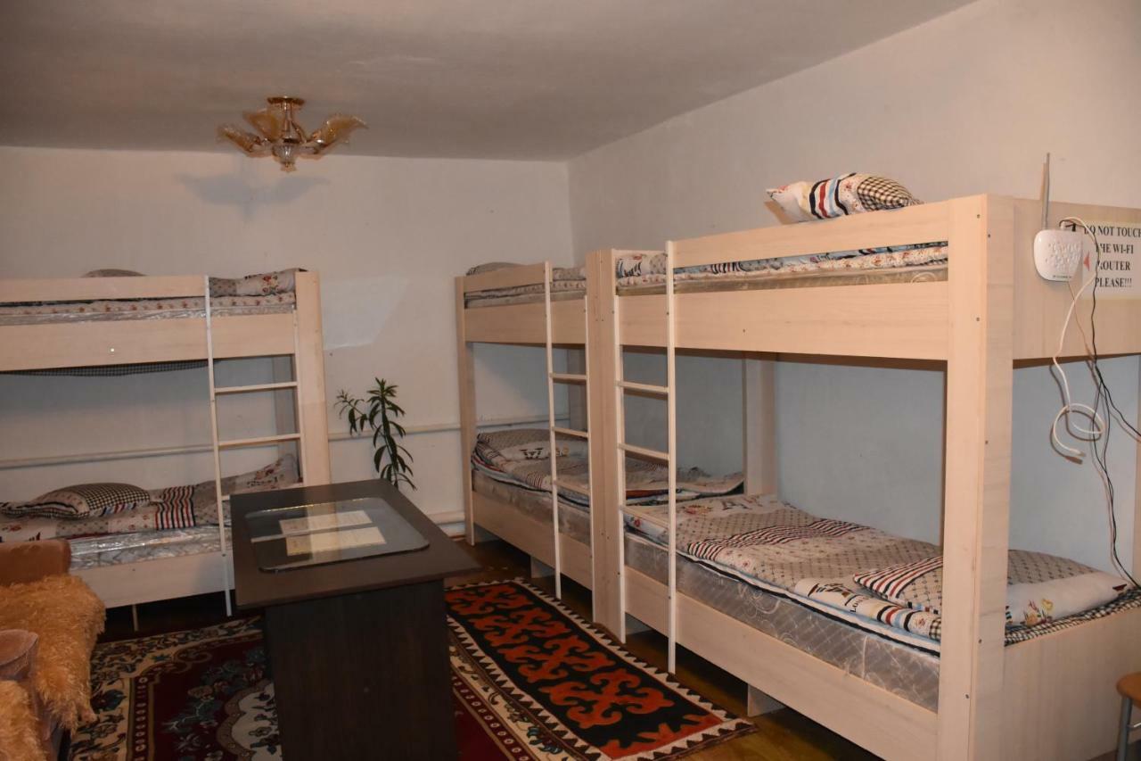 Happy Hostel In Kochkor מראה חיצוני תמונה
