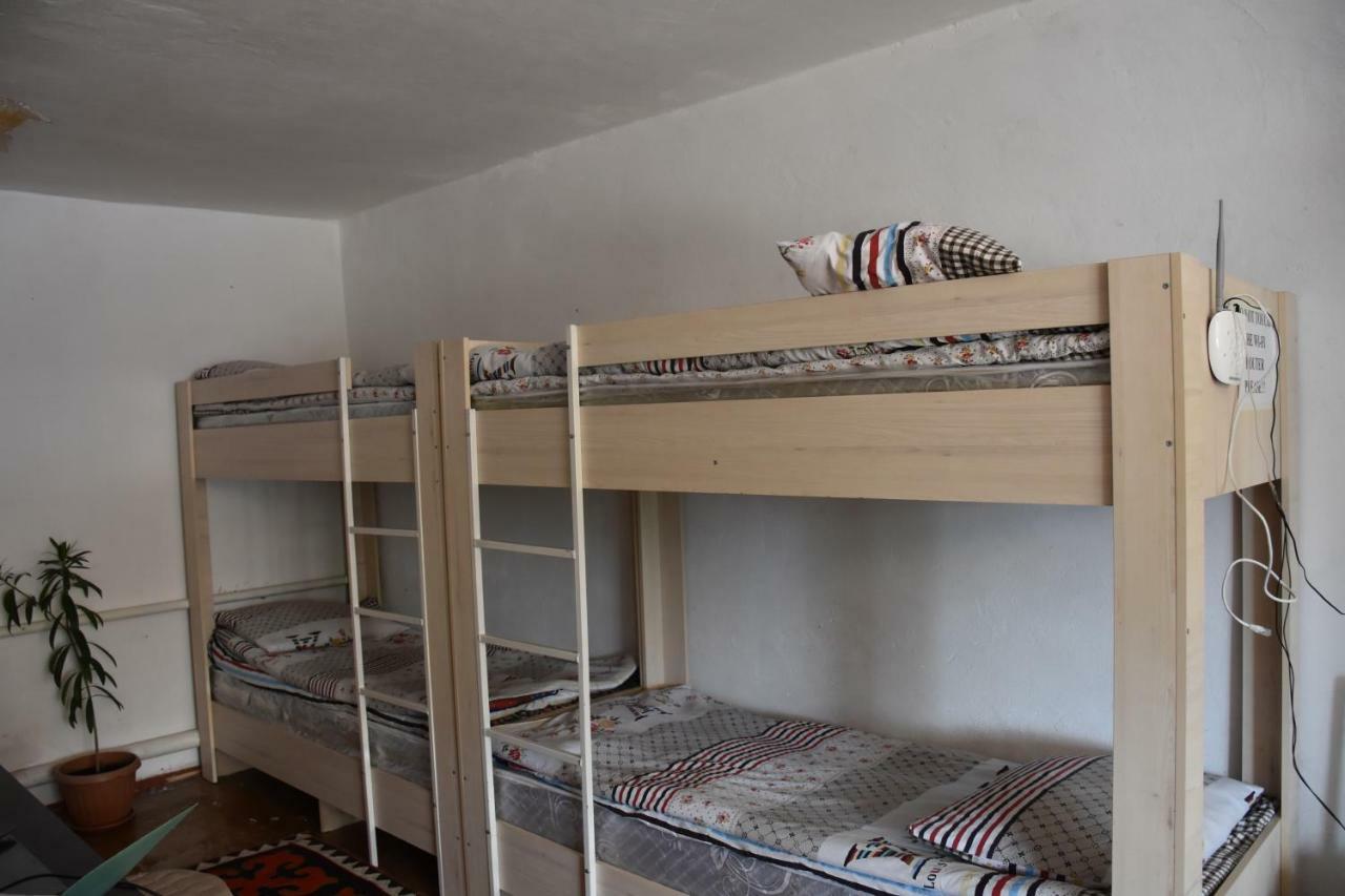 Happy Hostel In Kochkor מראה חיצוני תמונה